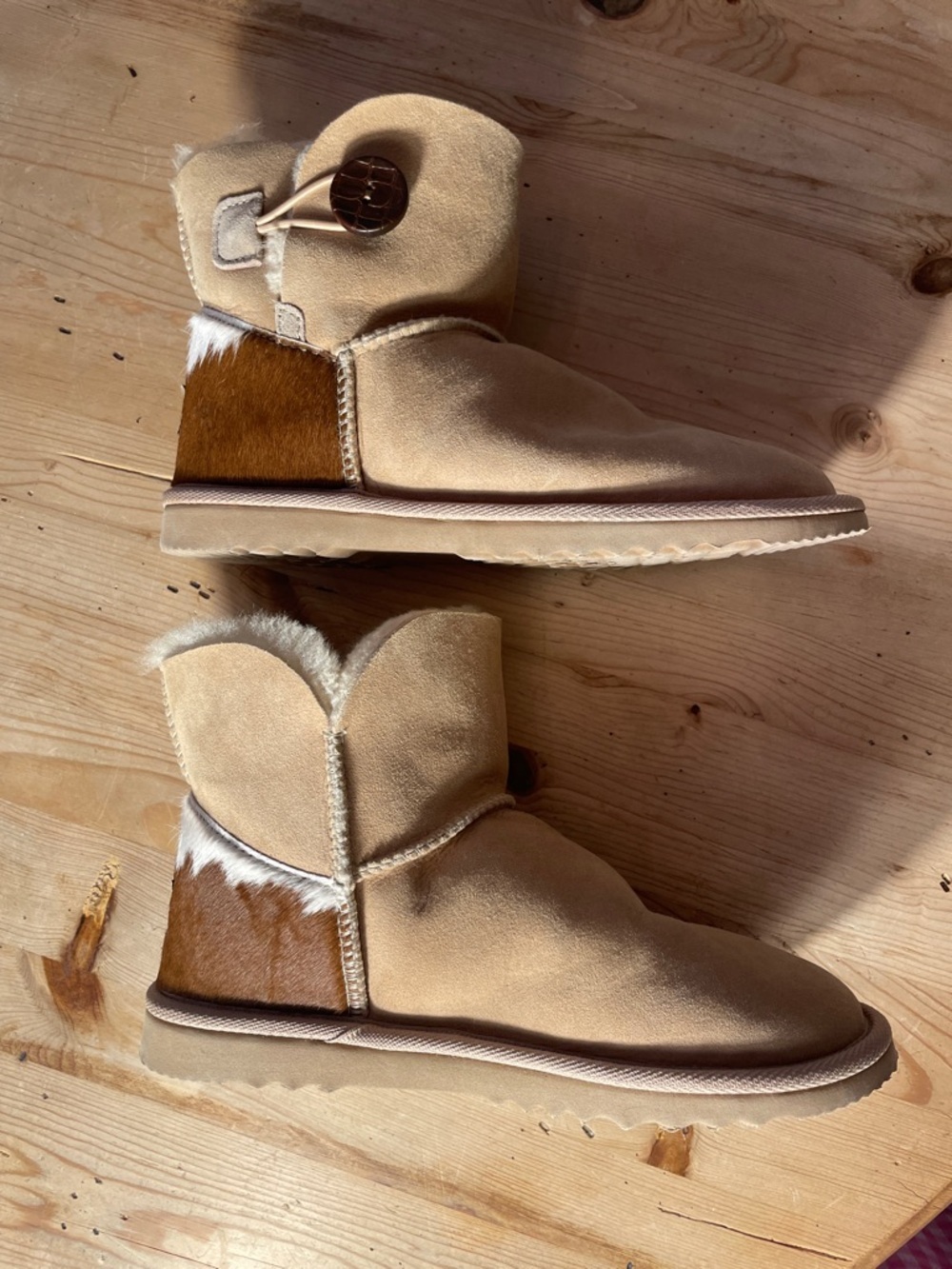 UGG Rare Cowhide Calf Hair Mini Bailey Button Shearling Boots Chestnut